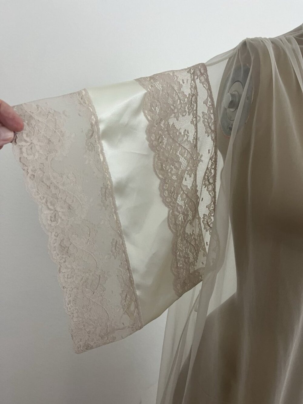 Vintage Val Mode Women's S Sheer Robe Nylon Lace Satin Trim Ivory - Picture 5 of 13
